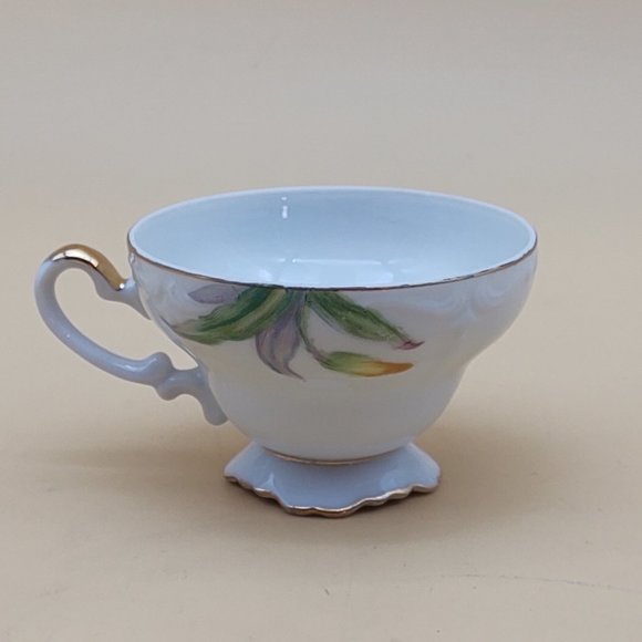 Tea Cup and Saucer by Ucagco - Picture 6 of 11